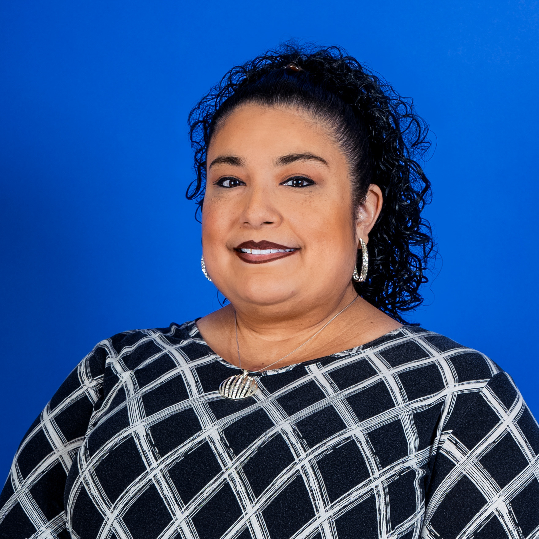 Headshot of Magdanela Mendoza